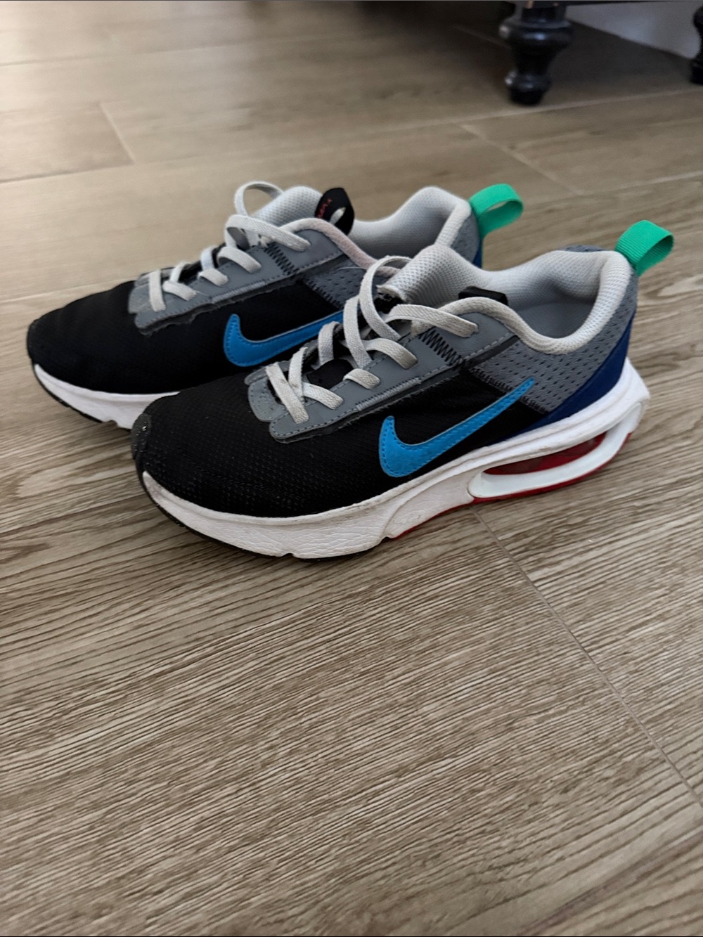 Nike Kids Black Sneakers with Blue Swoosh and Gray Accents size 3